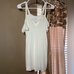 Cold-shoulder tank top